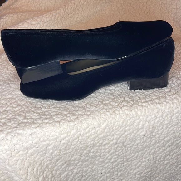 Hillary & Hanson Holly Velvet pump size 8.5 NWOT - Picture 10 of 12